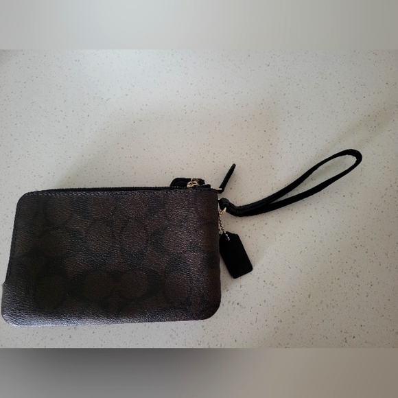 Coach Wristlet Coinbag - Picture 2 of 3